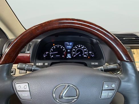 Used 2011 Lexus LS 460 w/ Comfort Pkg RWD image 30