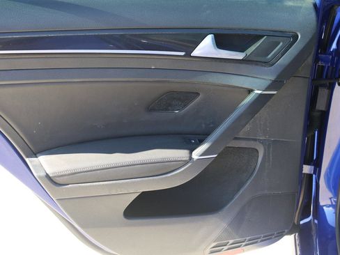 Used 2019 Volkswagen Golf 4-Door image 18