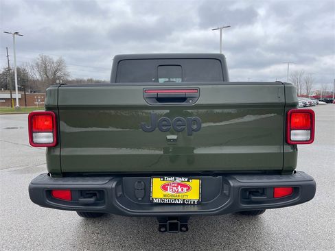 Used 2023 Jeep Gladiator Sport S image 6