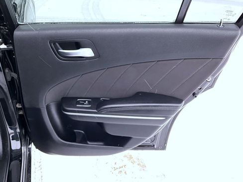 Used 2019 Dodge Charger SXT image 18
