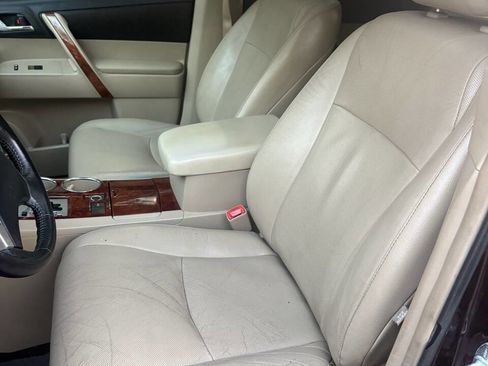 Used 2012 Toyota Highlander Limited w/ Tow Pkg image 17
