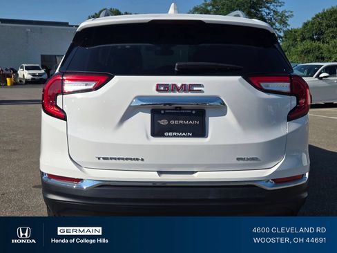Used 2024 GMC Terrain SLT AWD/4WD image 15