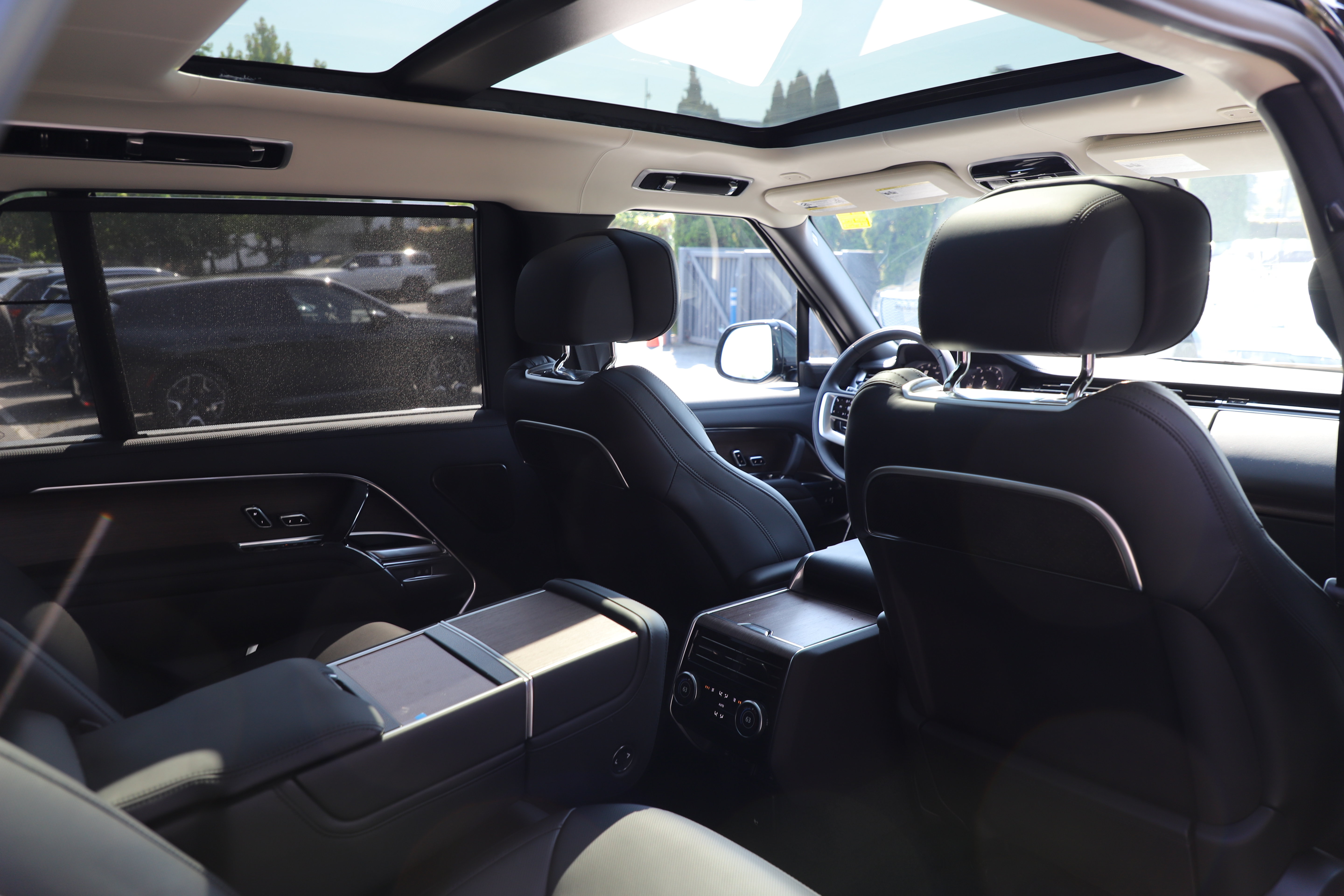 New 2026 Land Rover Range Rover Long Wheelbase Autobiography AWD/4WD image 14