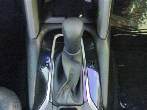 Used 2025 Toyota Corolla Cross LE w/ Moonroof Package image 12