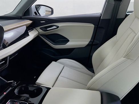 New 2025 Audi Q6 e-tron Premium Plus image 21