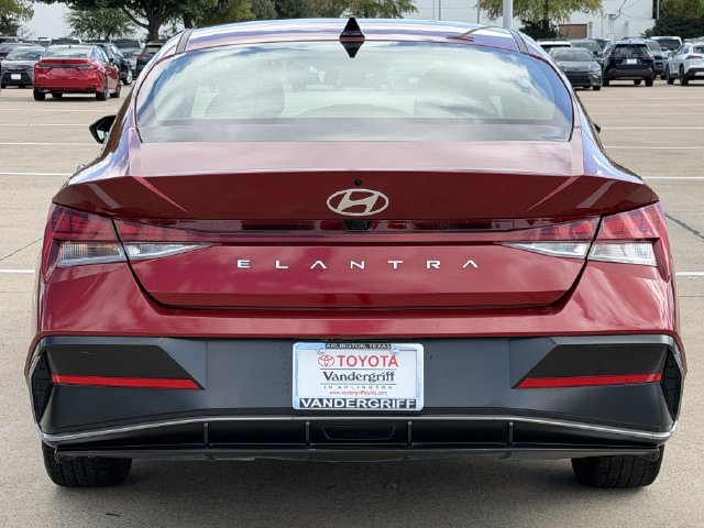 Used 2025 Hyundai Elantra SEL FWD image 5