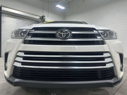 Used 2017 Toyota Highlander Limited FWD image 10