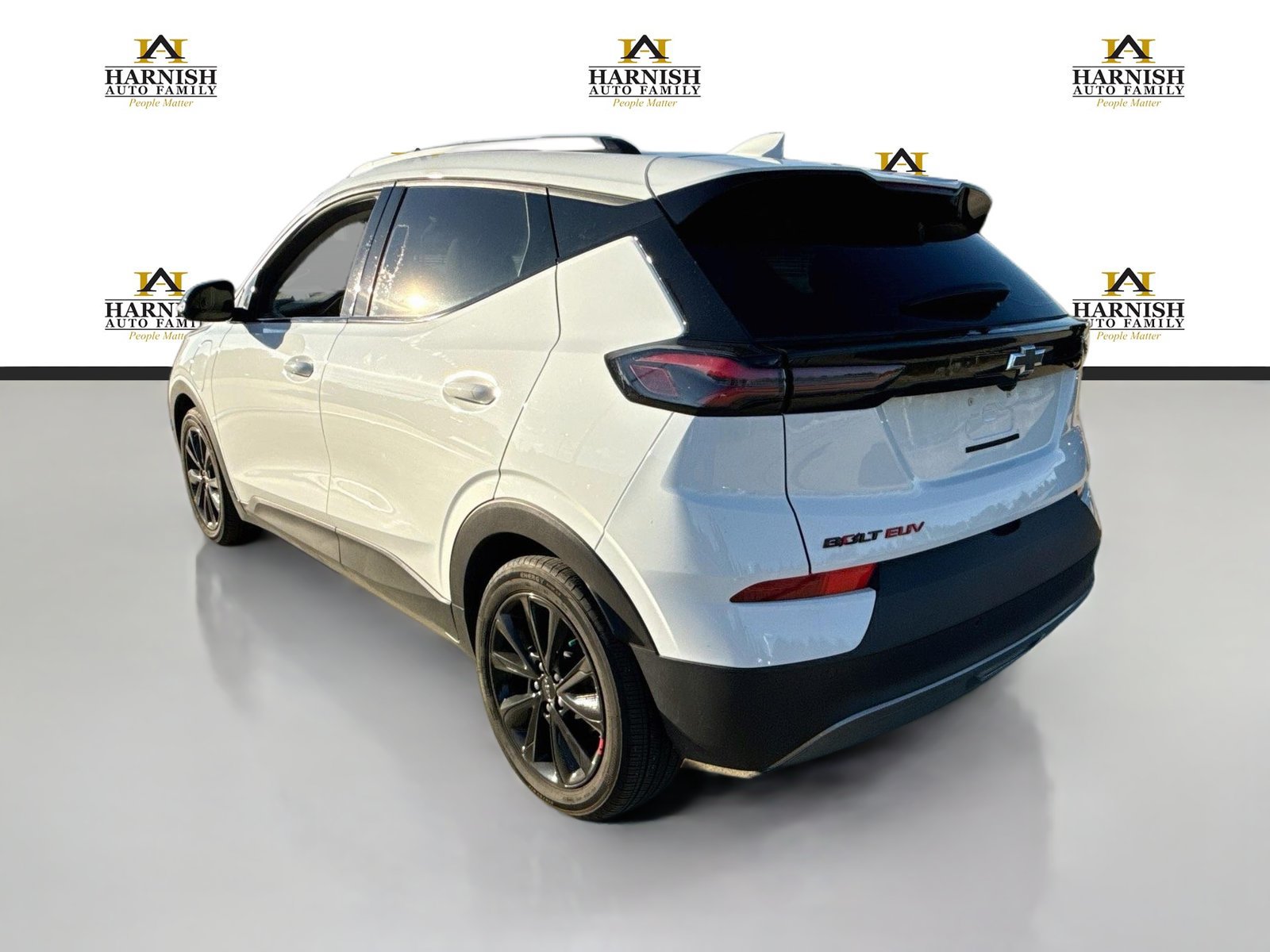 Used 2023 Chevrolet Bolt EUV LT w/ Redline Edition FWD image 3