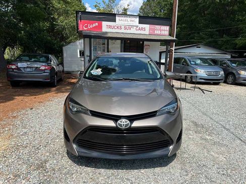 Used 2017 Toyota Corolla LE FWD image 2