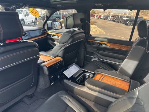 Used 2022 Jeep Grand Wagoneer Series III image 24