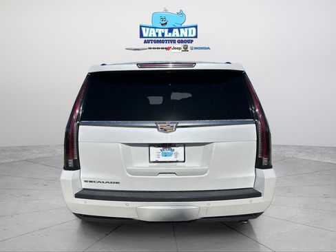 Used 2018 Cadillac Escalade ESV Platinum image 3