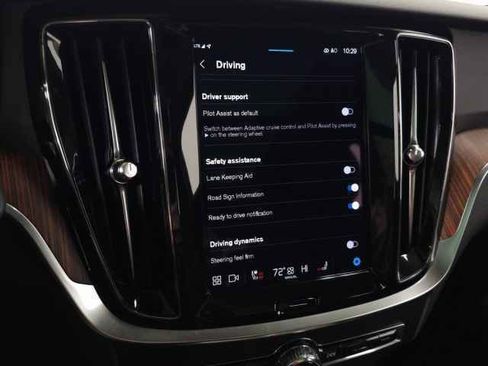 Used 2025 Volvo V60 B5 Cross Country Plus image 25