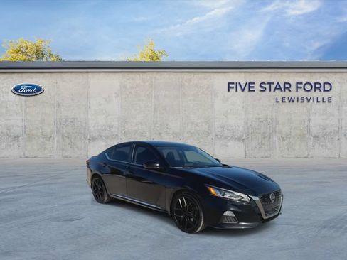 Used 2020 Nissan Altima 2.5 SR w/ Premium Package FWD image 2