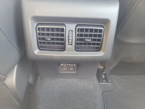 Used 2025 Toyota Camry SE image 15