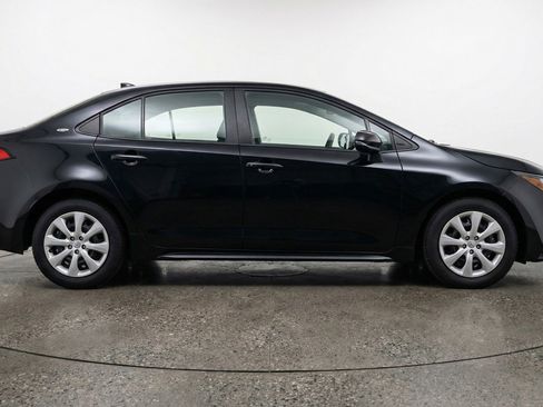 Used 2025 Toyota Corolla LE FWD image 11