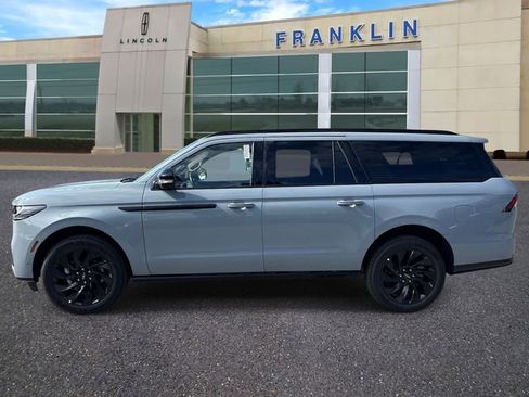 New 2025 Lincoln Navigator L Reserve w/ Jet Appearance Package AWD/4WD image 4