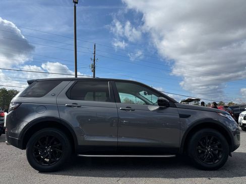 Used 2019 Land Rover Discovery Sport SE image 6