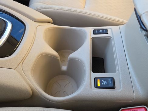 Used 2020 Nissan Rogue SV w/ Premium Package image 27