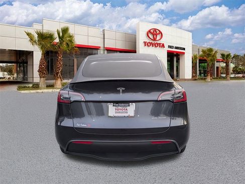 Used 2024 Tesla Model Y Long Range image 5