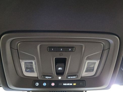 Used 2025 Chevrolet Silverado 1500 LTZ image 36