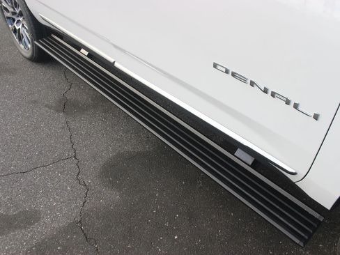 New 2026 GMC Yukon XL Denali w/ Sun & Power Step Package AWD/4WD image 11