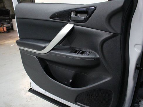 Used 2024 Mitsubishi Eclipse Cross ES image 18