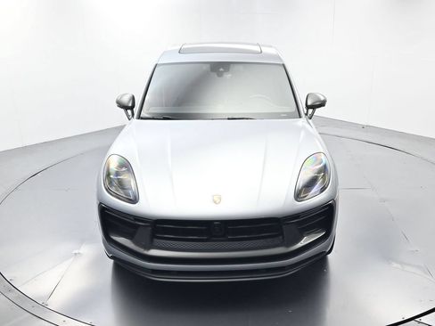 Certified 2025 Porsche Macan AWD/4WD image 45