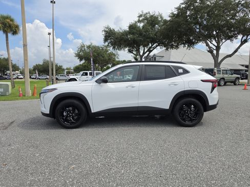 New 2026 Chevrolet Trax LT w/ Sunroof Package FWD image 9
