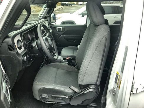 Used 2025 Jeep Wrangler Unlimited Sport AWD/4WD image 11