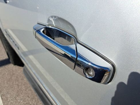 Used 2014 Chevrolet Suburban LTZ image 10