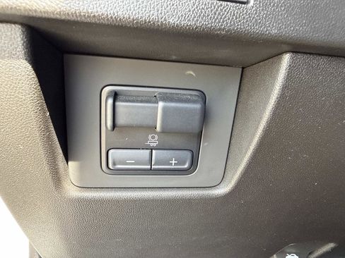 Used 2024 Chevrolet Colorado LT w/ LT Convenience Package image 31