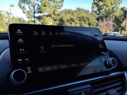 Used 2018 Honda Accord Touring image 7