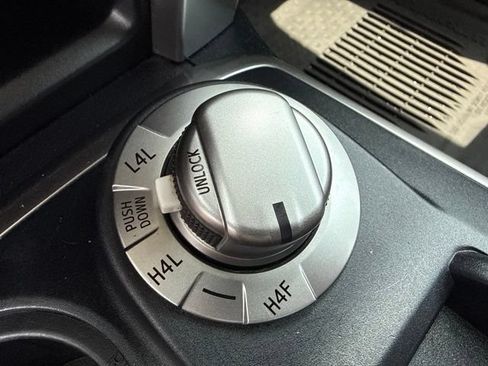 Used 2022 Toyota 4Runner Limited AWD/4WD image 35