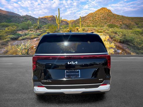 Certified 2025 Kia Carnival EX FWD image 6