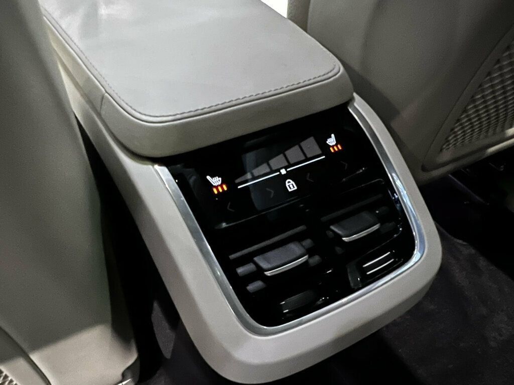 Used 2024 Volvo XC90 B6 Plus AWD/4WD image 16