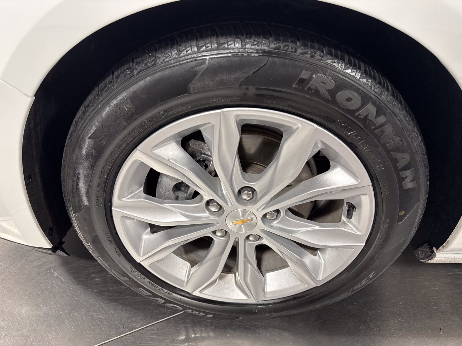 Used 2024 Chevrolet Malibu LT FWD image 2