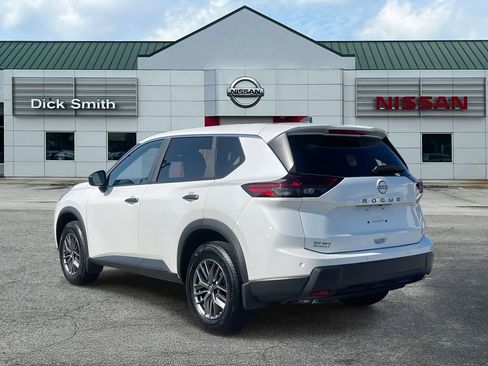 Used 2025 Nissan Rogue S image 4