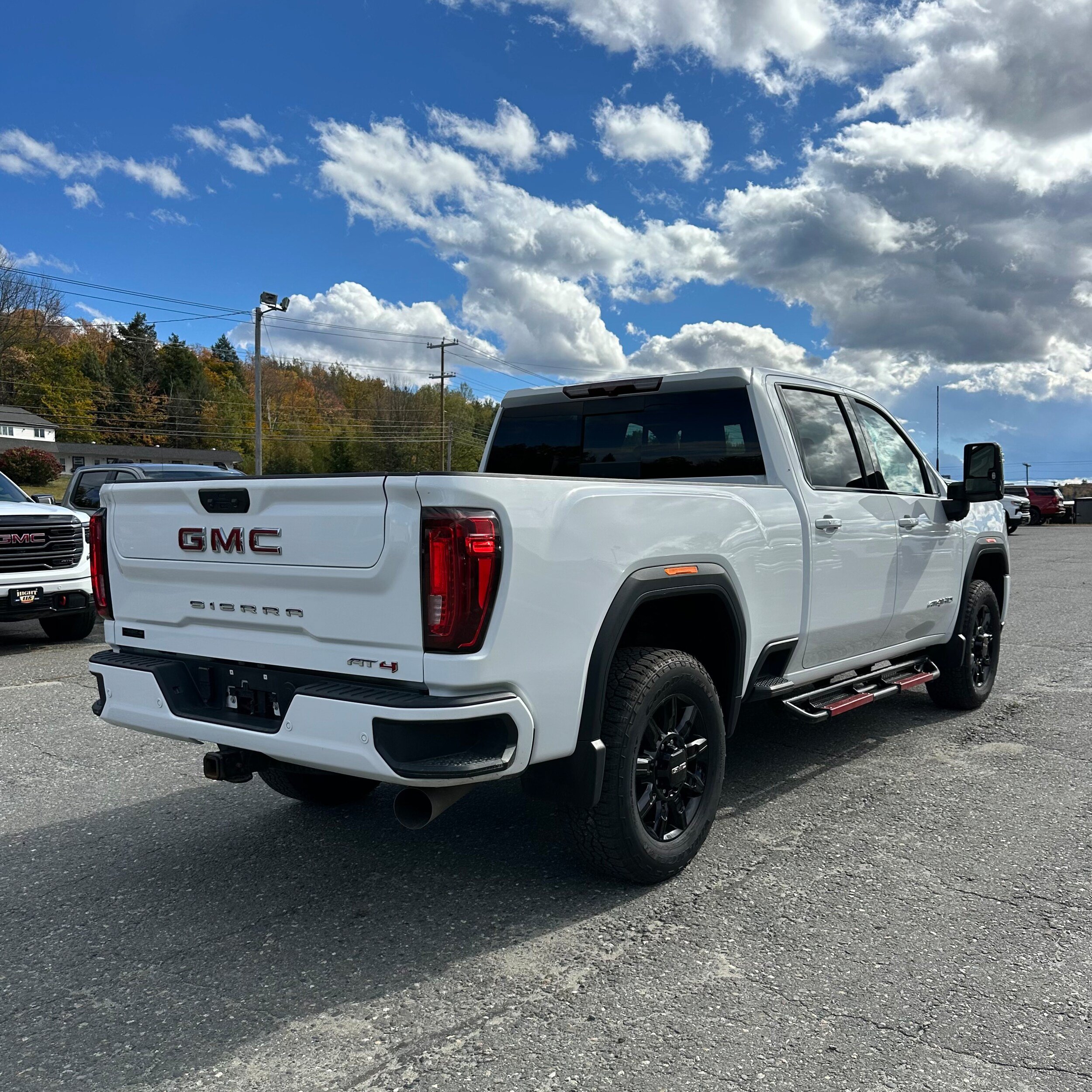 Used 2023 GMC Sierra 2500 AT4 w/ AT4 Preferred Package AWD/4WD image 3