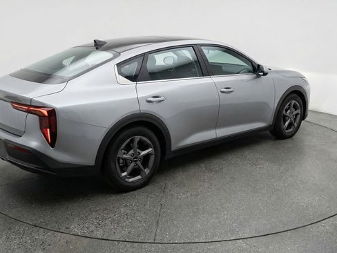 Used 2025 Kia K4 LXS image 9