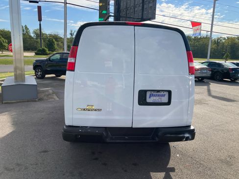 Used 2021 Chevrolet Express 2500 w/ Driver Convenience Package image 6