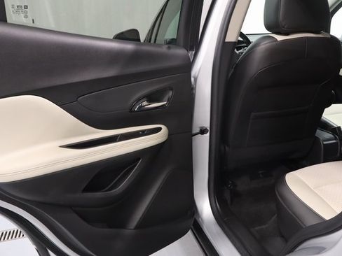 Used 2022 Buick Encore Preferred w/ Safety Package image 11