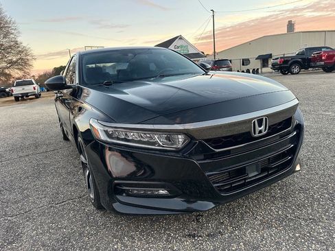 Used 2018 Honda Accord Sport image 14