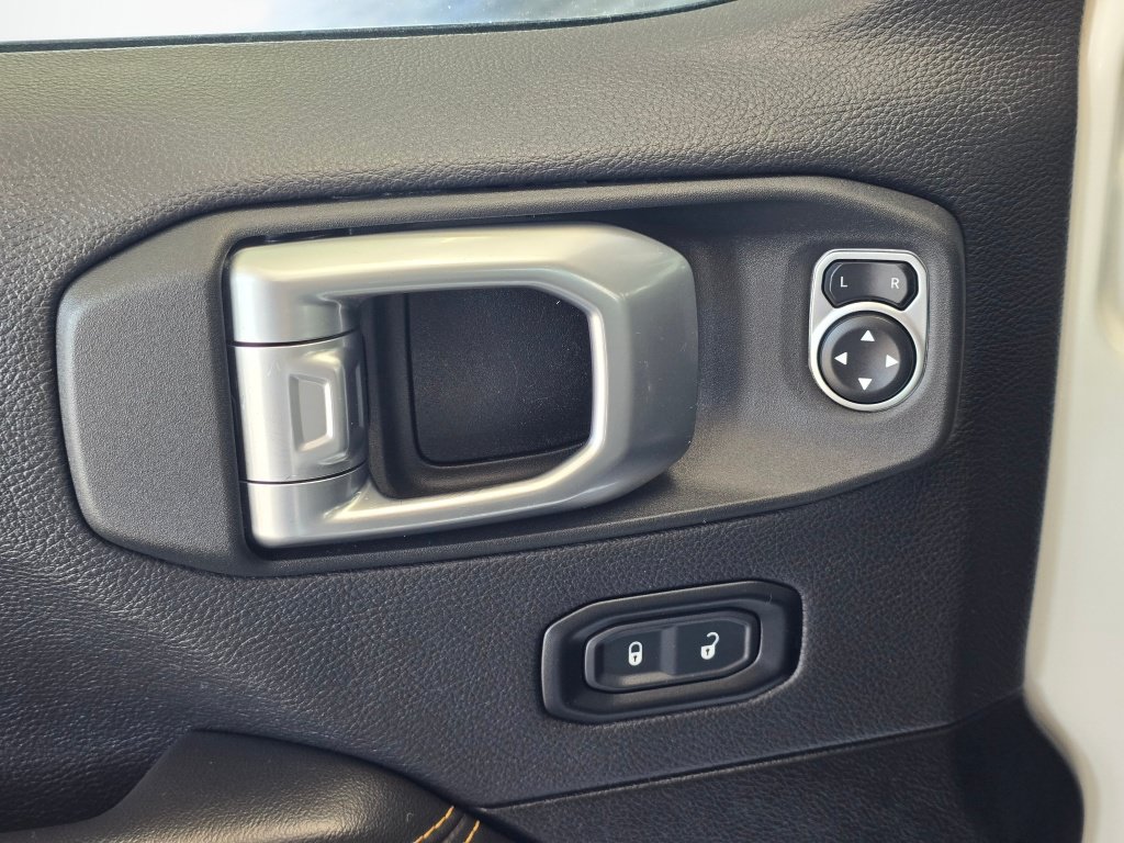 Used 2025 Jeep Wrangler Unlimited Sahara AWD/4WD image 20