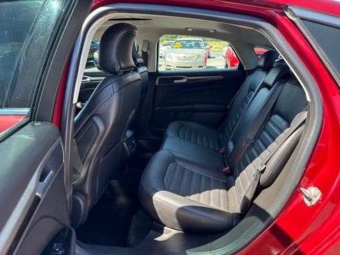 Used 2016 Ford Fusion SE w/ Equipment Group 202A FWD image 10