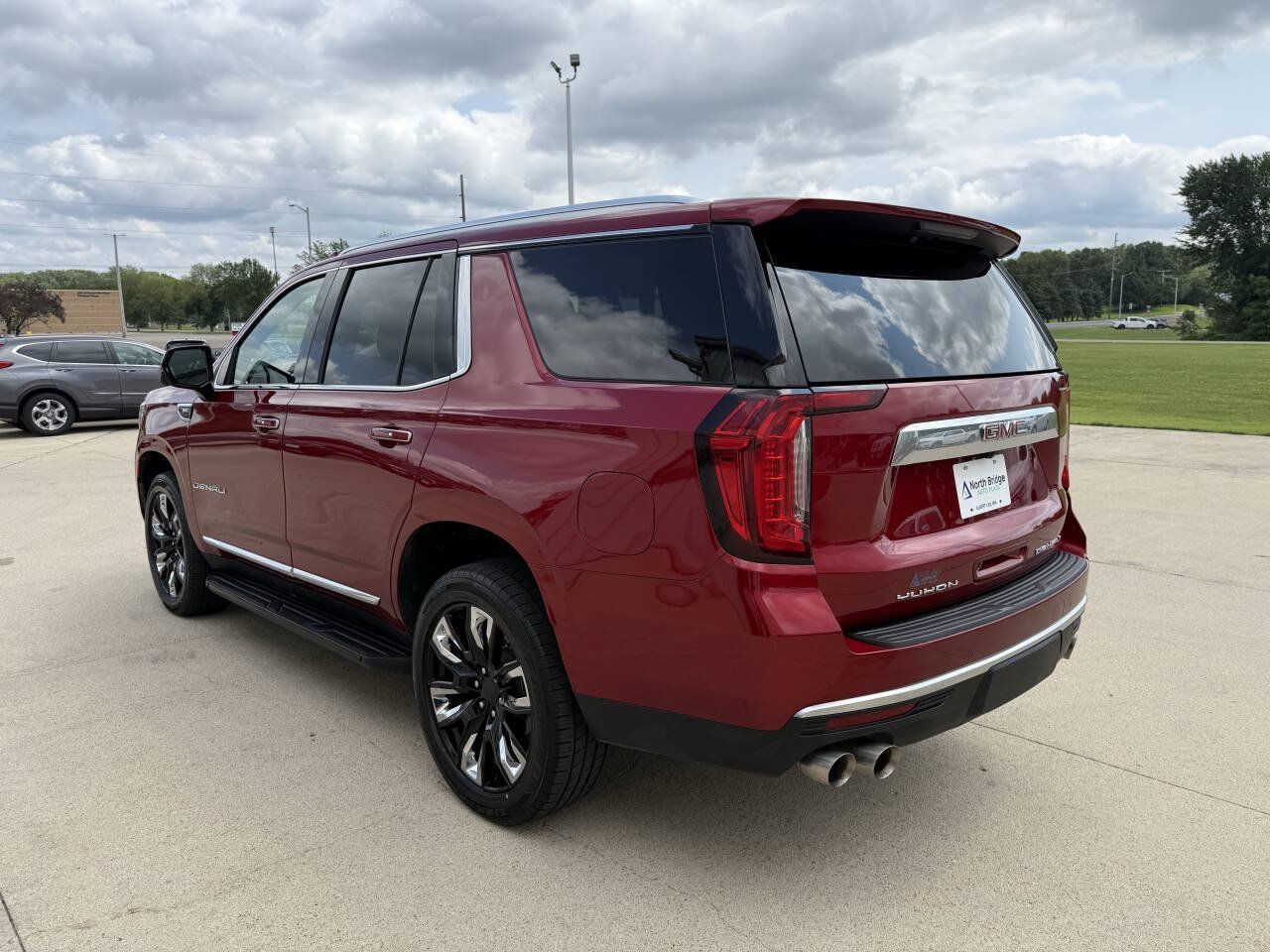 Used 2023 GMC Yukon Denali AWD/4WD image 3