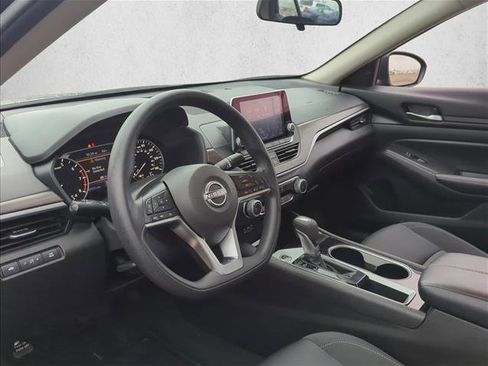 Used 2024 Nissan Altima 2.5 SV image 8