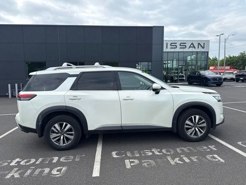 Used 2023 Nissan Pathfinder SL AWD/4WD image 8