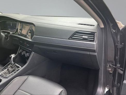 Used 2024 Volkswagen Jetta SE FWD image 25