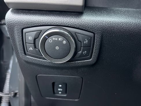 Used 2016 Ford F150 Lariat w/ Equipment Group 502A Luxury image 28