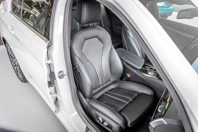 Used 2019 BMW 530i w/ Convenience Package RWD image 47